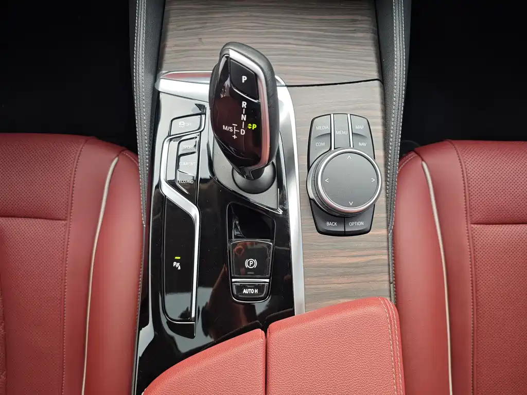 BMW 5 Series 2021 — фото 14