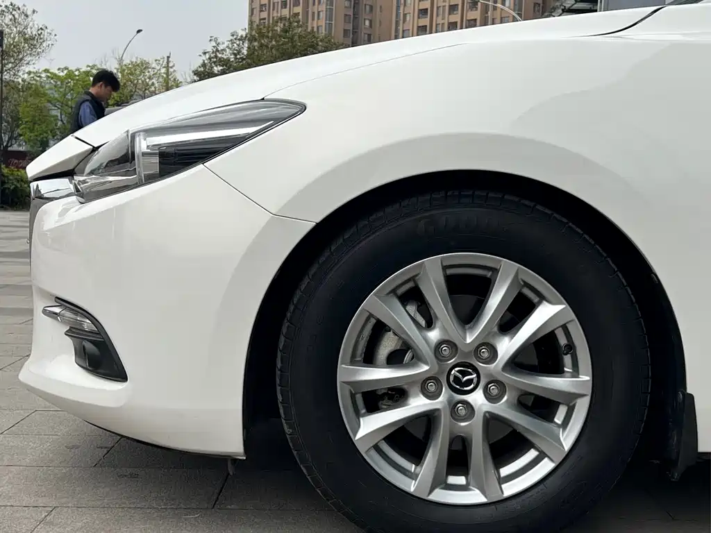 Mazda 3 Axela 2019 — фото 12