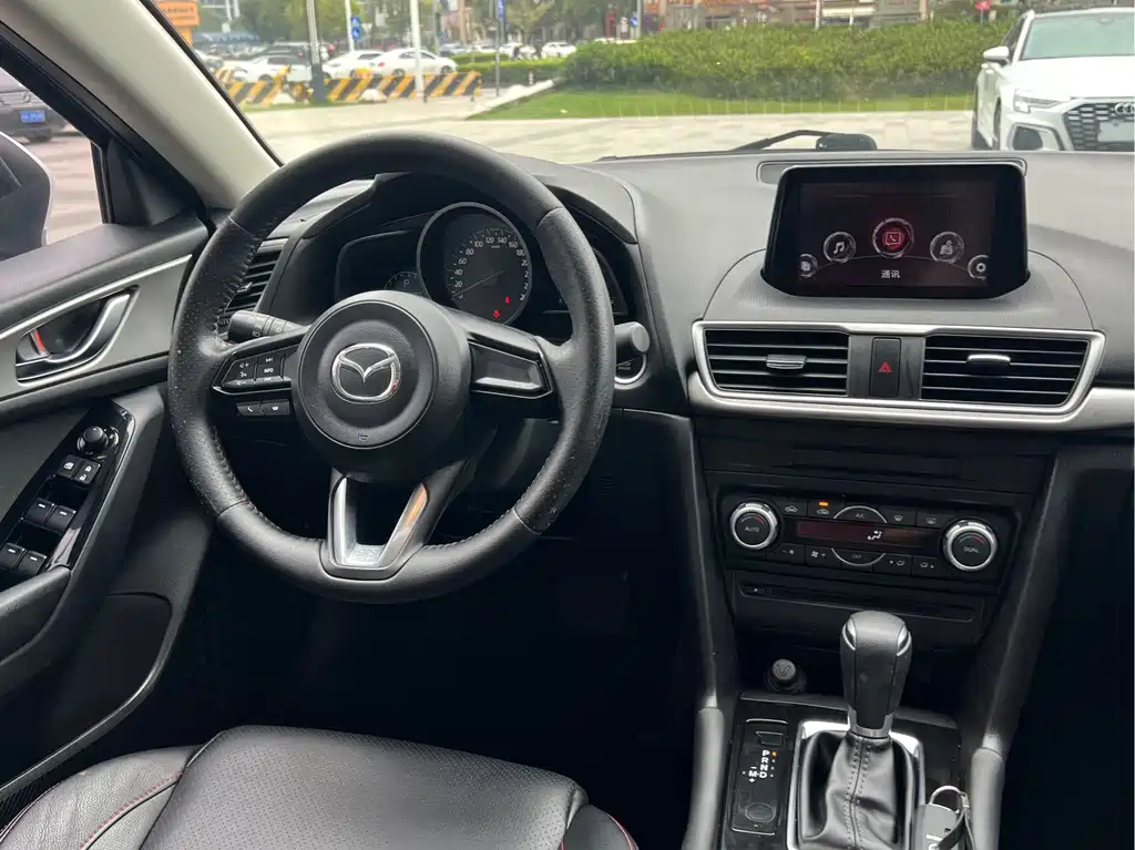 Mazda 3 Axela 2019 — фото 8
