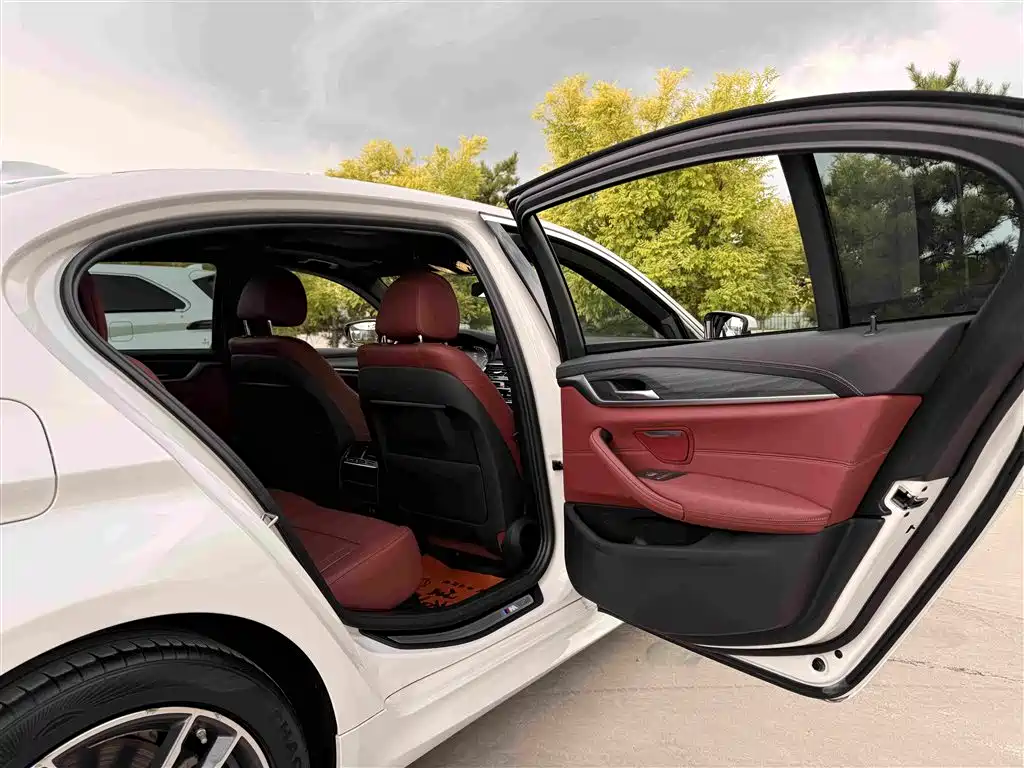 BMW 5 Series New Energy 2021 — фото 14