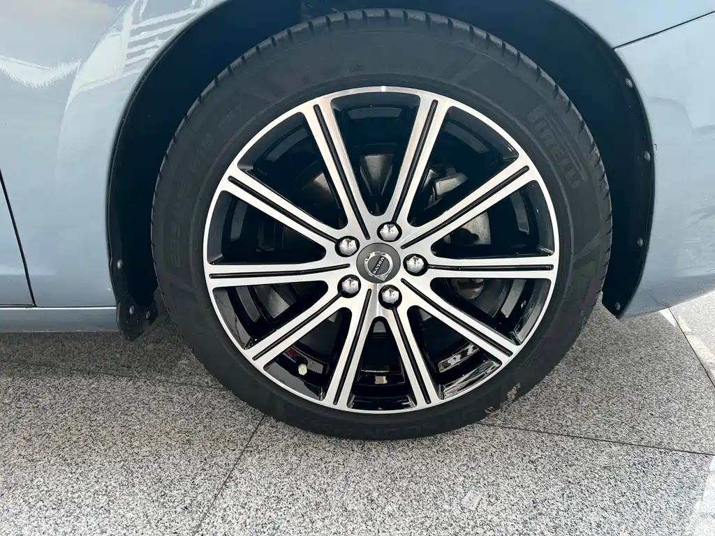 Volvo S60 2018 — фото 15