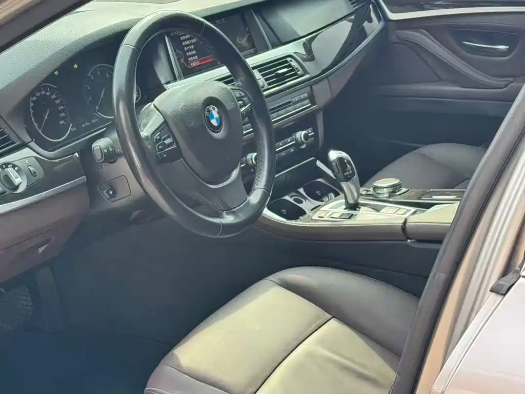 BMW 5 Series 2017 — фото 4