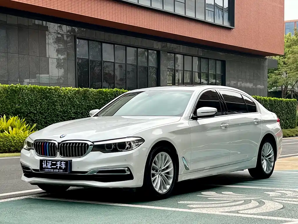 BMW 5 Series 2019 — фото 1