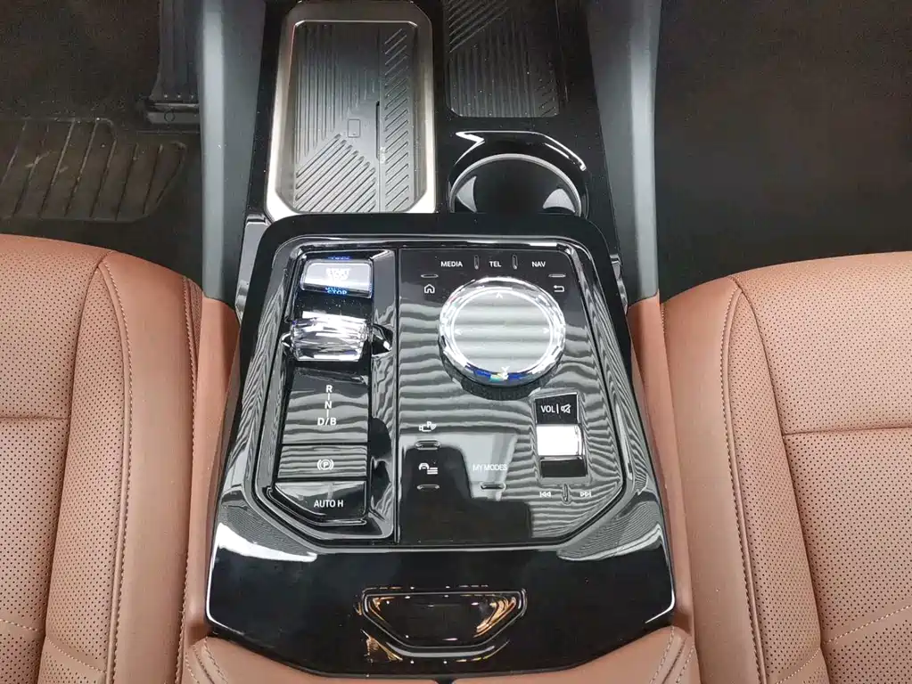 BMW i5 — фото 11