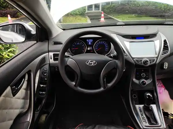 Hyundai Elantra Langdong 2015