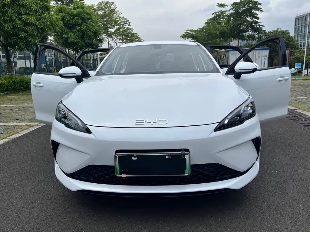 BYD Seal 05 DM-i 2025 — фото 23