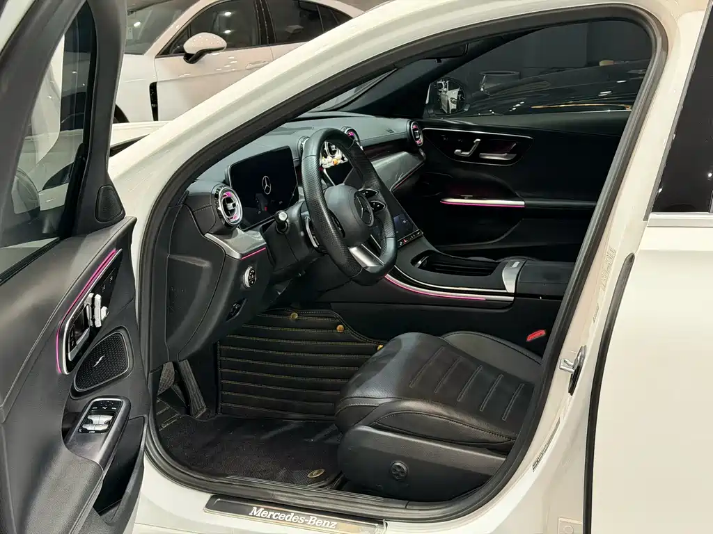 Mercedes-Benz C-Class 2023 — фото 3