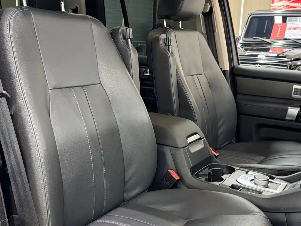 Land Rover Discovery 2017 — фото 12