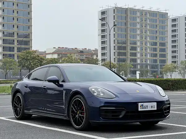 Porsche Panamera 2021