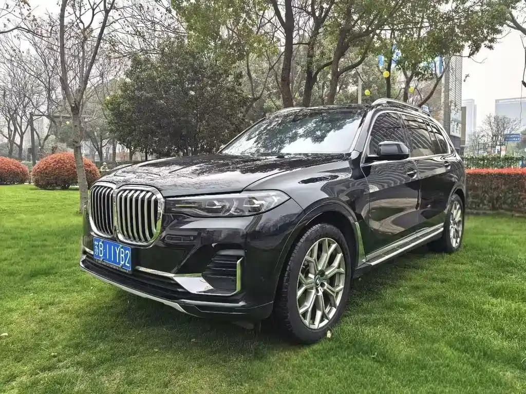 BMW X7 2022 — фото 1