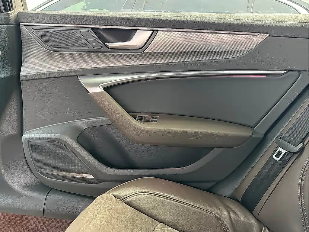 Audi A7L 2023 — фото 15