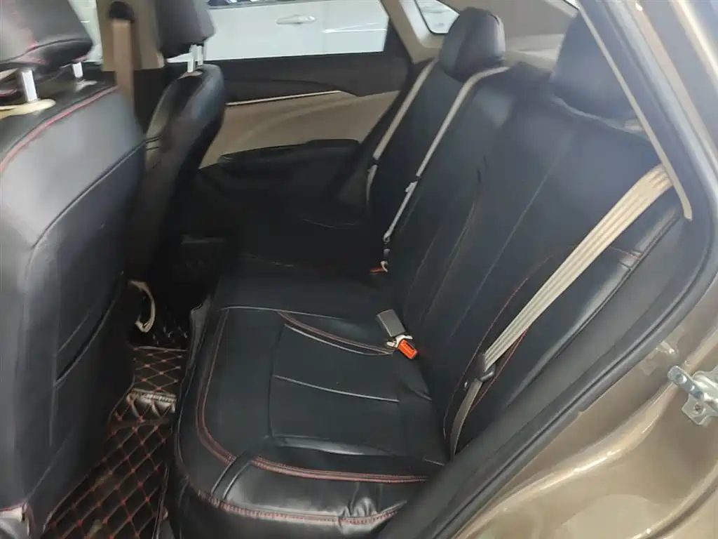 Buick Excelle 2017 — фото 13