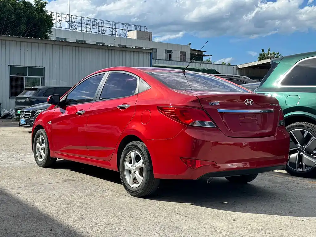 Hyundai Accent 2015 — фото 3