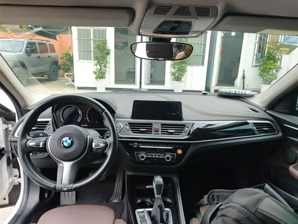 BMW 1 Series 2019 — фото 10