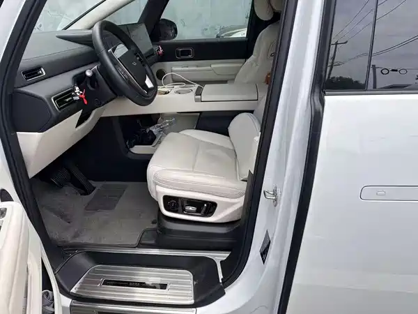 Li Auto MEGA 2025
