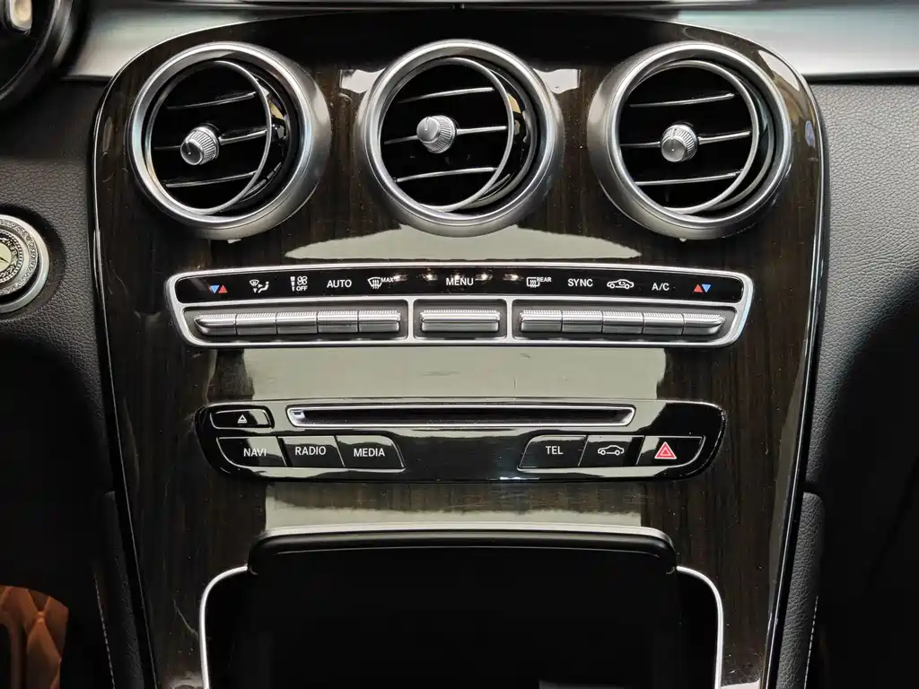 Mercedes-Benz GLC 2017 — фото 17