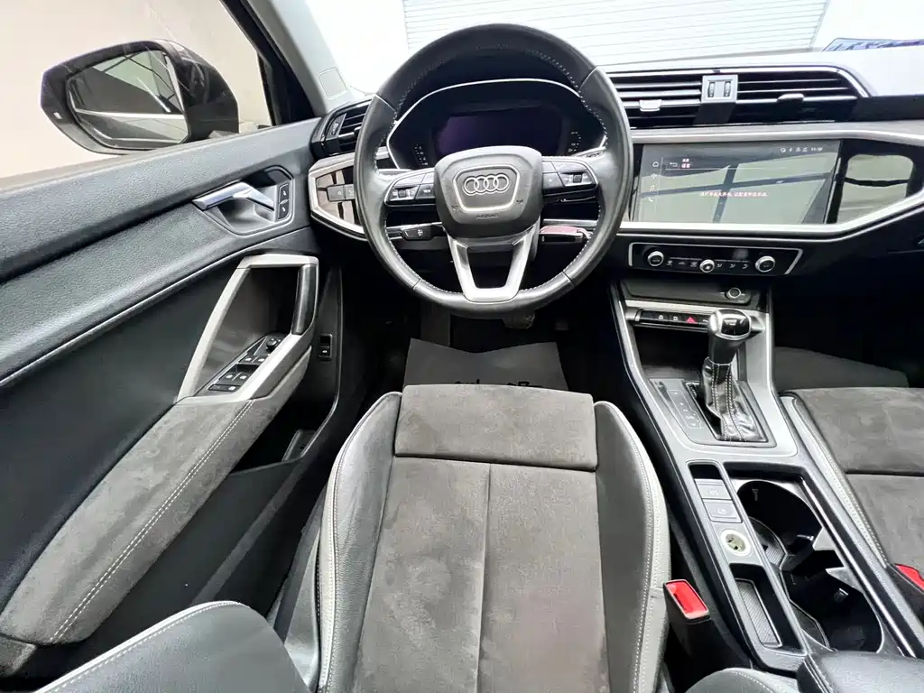 Audi Q3 2021 — фото 10