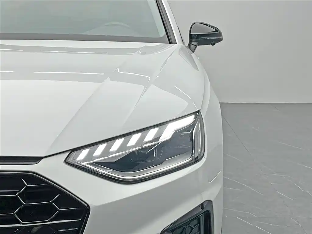 Audi A4L 2023 — фото 9