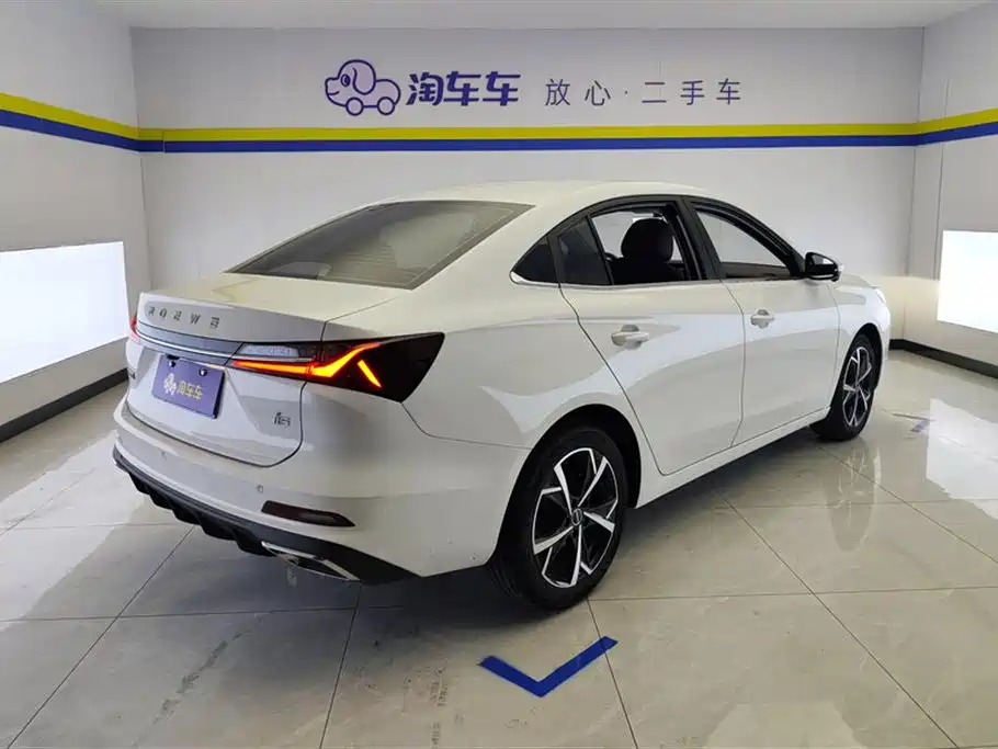 Roewe i5 2025 — фото 3