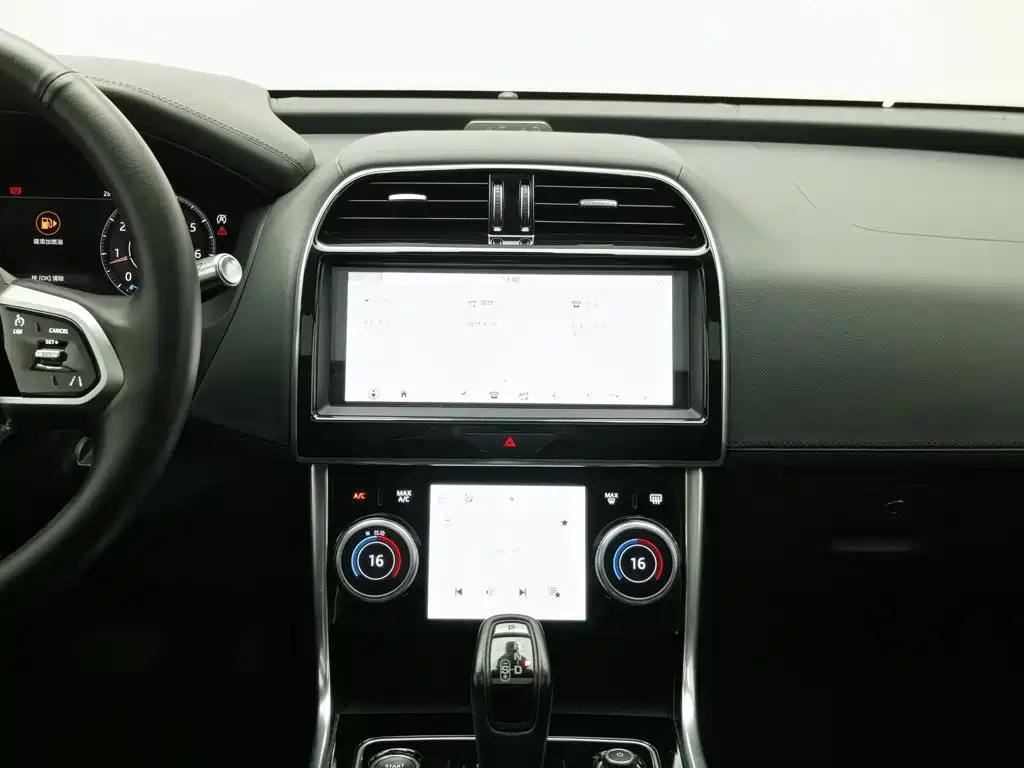 Jaguar XEL 2021 — фото 12
