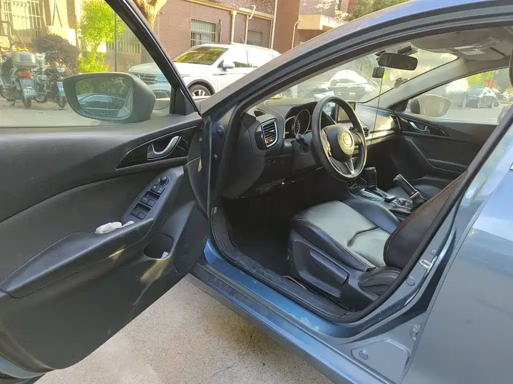 Mazda 3 Axela 2015 — фото 14