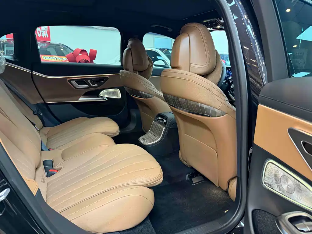 Mercedes-Benz E-Class 2025 — фото 11