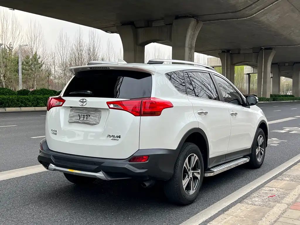 Toyota RAV4 2016 — фото 6