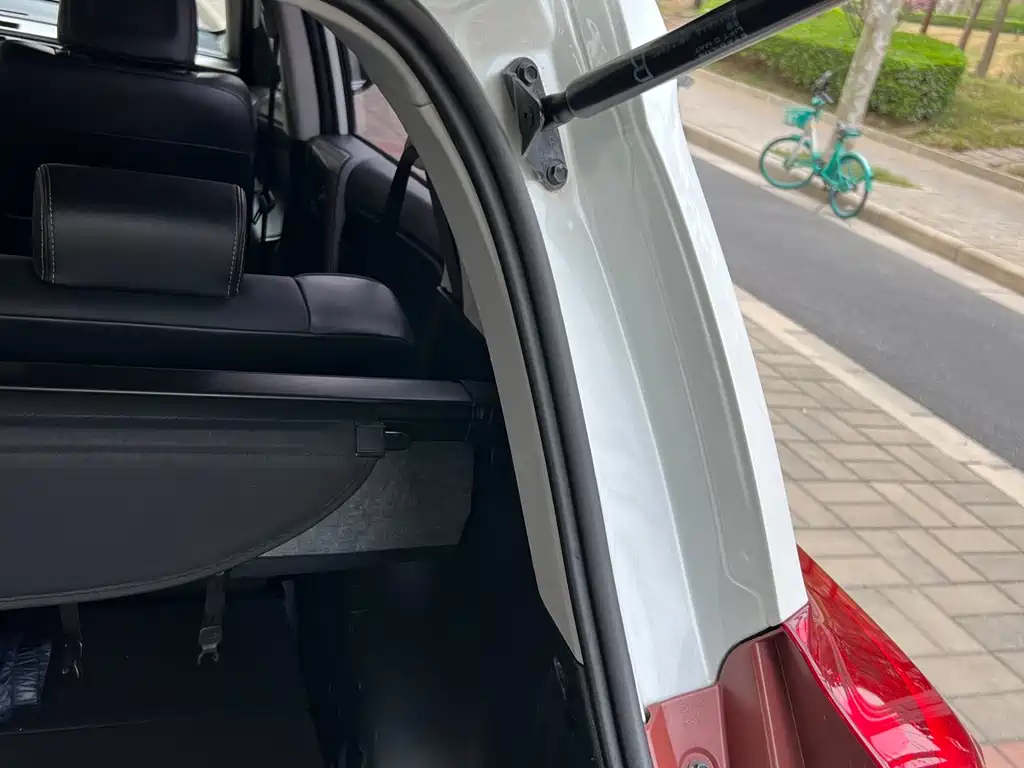 Toyota RAV4 2016 — фото 28