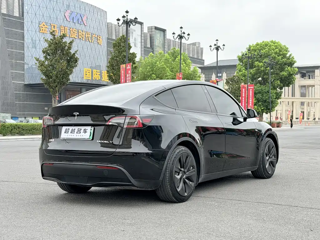 Tesla Model Y 2023 — фото 15