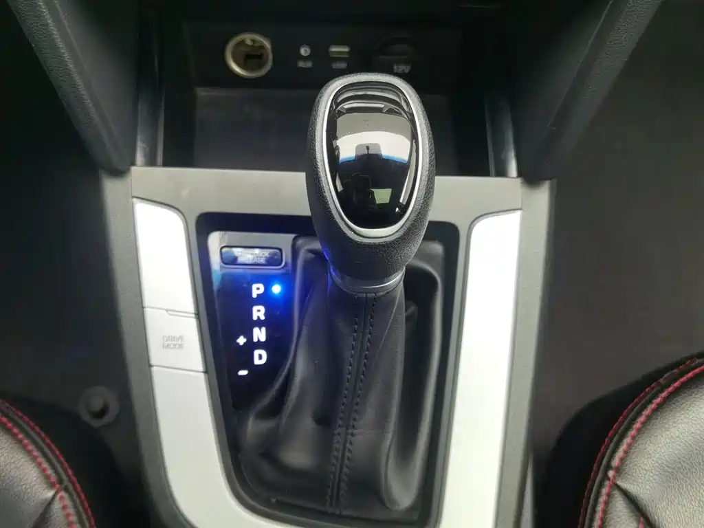 Hyundai Elantra 2018 — фото 13