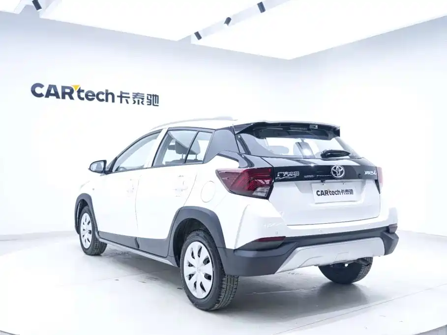 Toyota Yaris L 2023 — фото 17