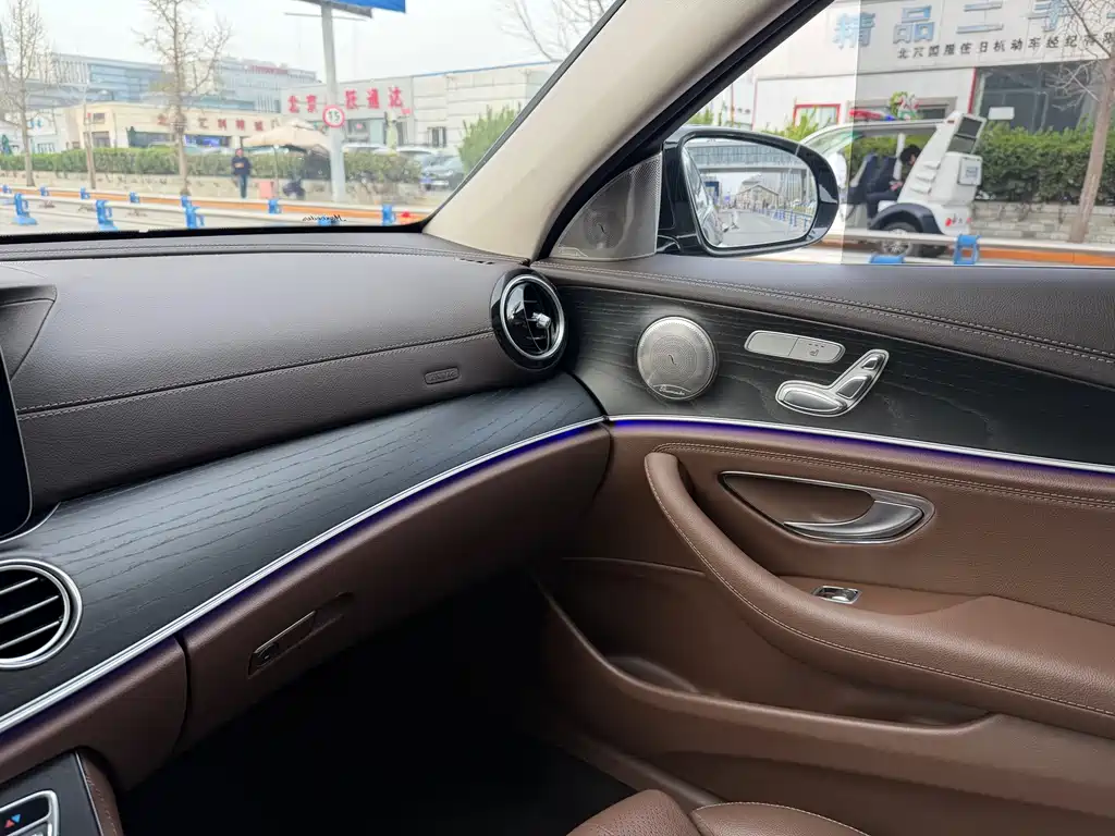 Mercedes-Benz E-Class 2022 — фото 20