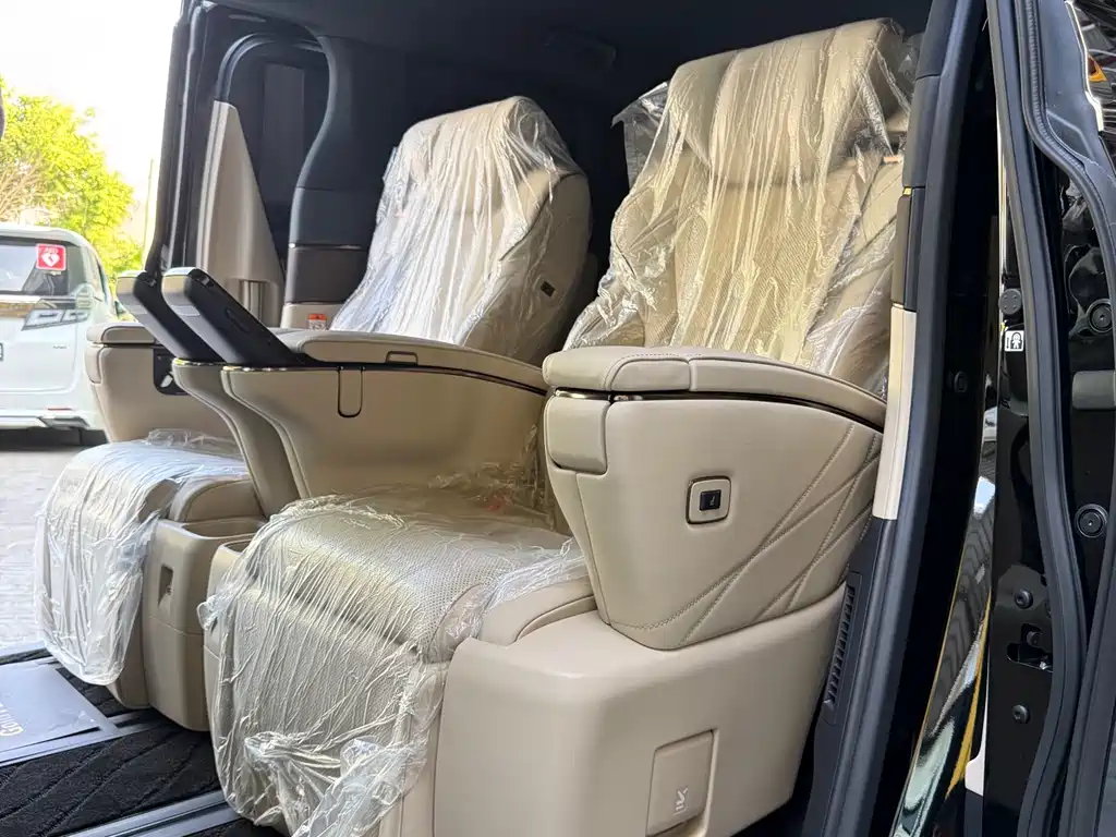 Toyota Alphard — фото 15