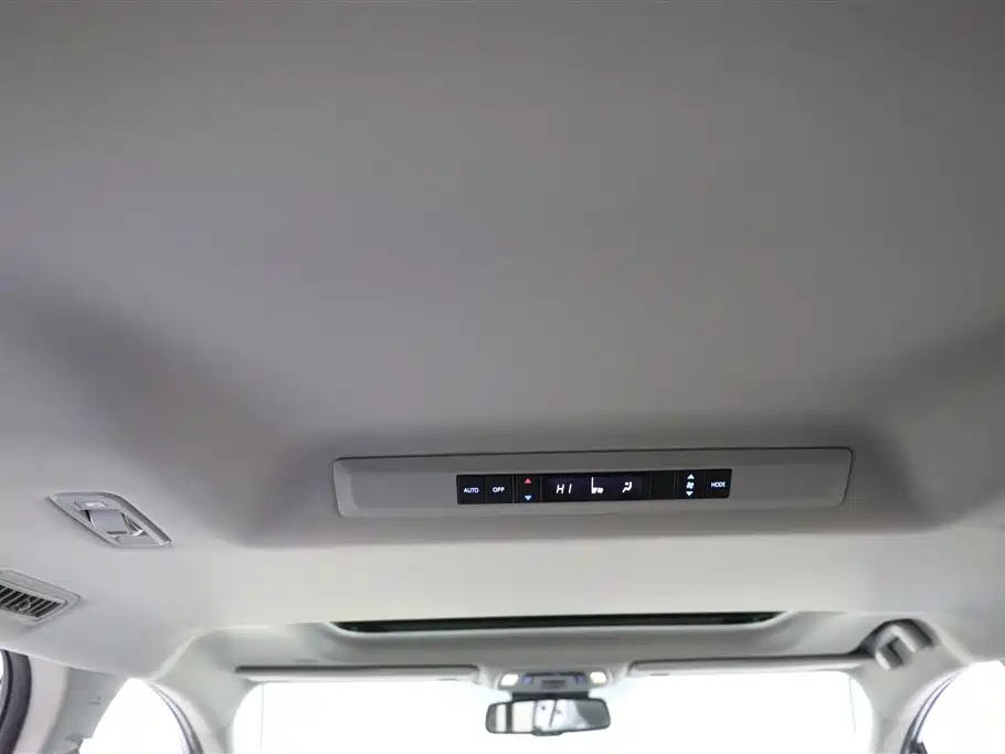 Toyota Sienna 2023 — фото 22
