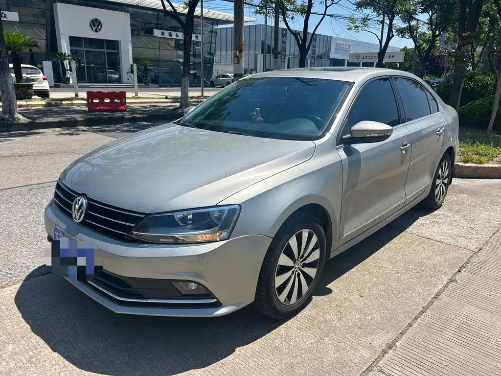 Volkswagen Sagitar 2016