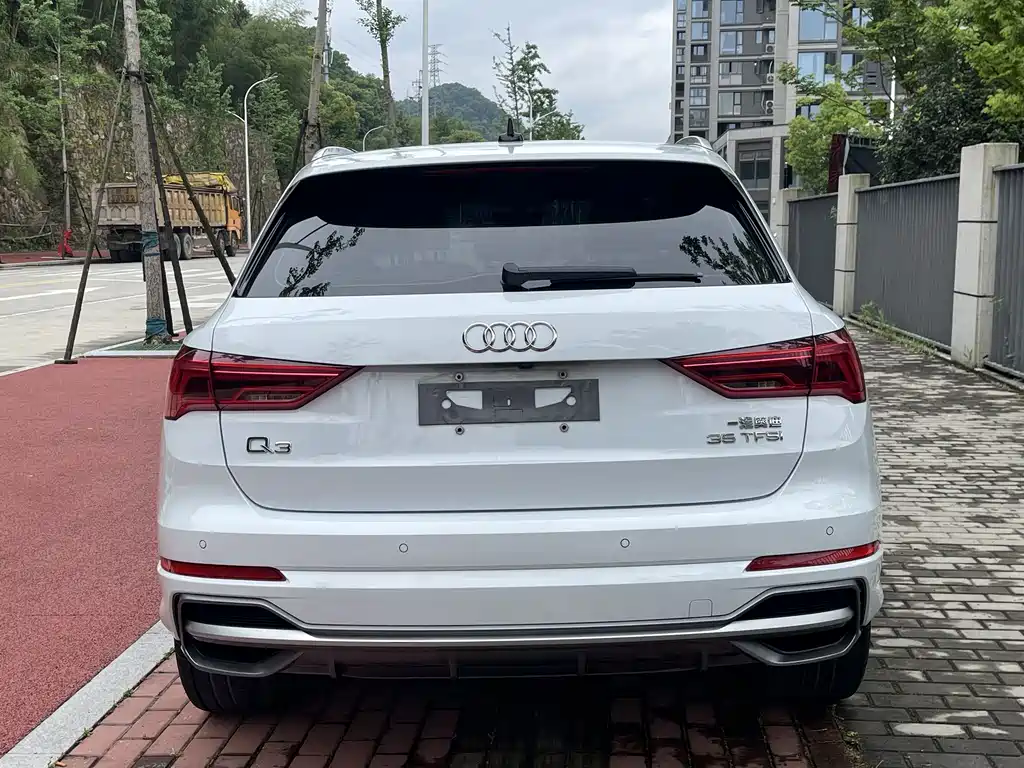Audi Q3 2021 — фото 11