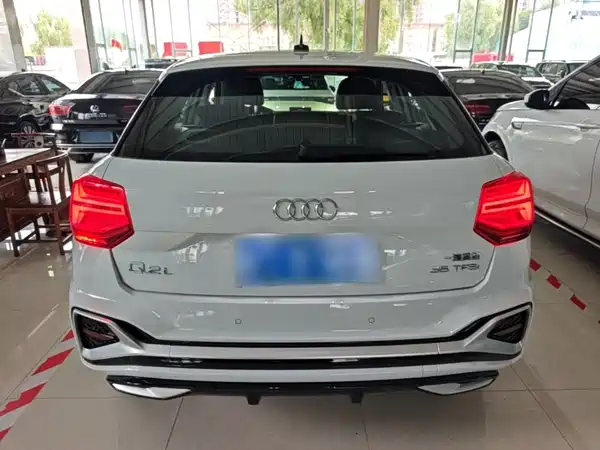 Audi Q2L 2024