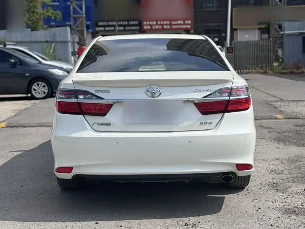 Toyota Camry 2015 — фото 12