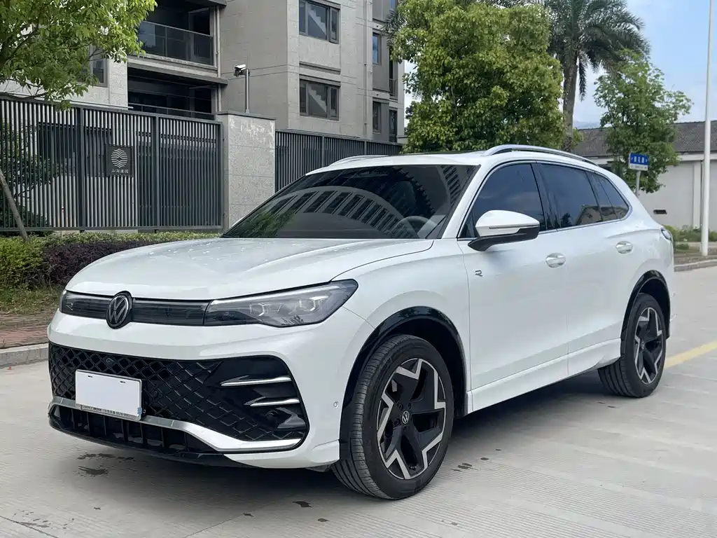 Volkswagen Tiguan L 2024 — фото 1