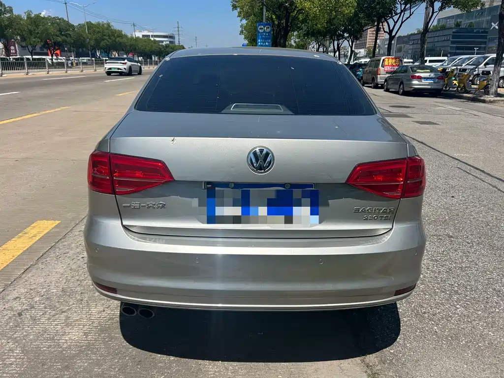 Volkswagen Sagitar 2016