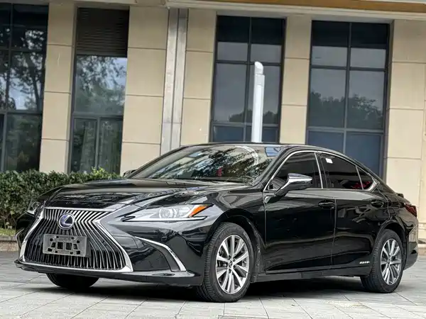 Lexus ES 2020