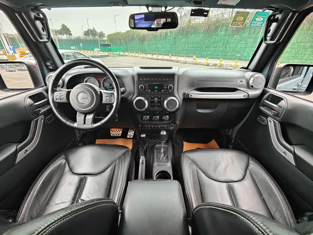 Jeep Wrangler 2015 — фото 23