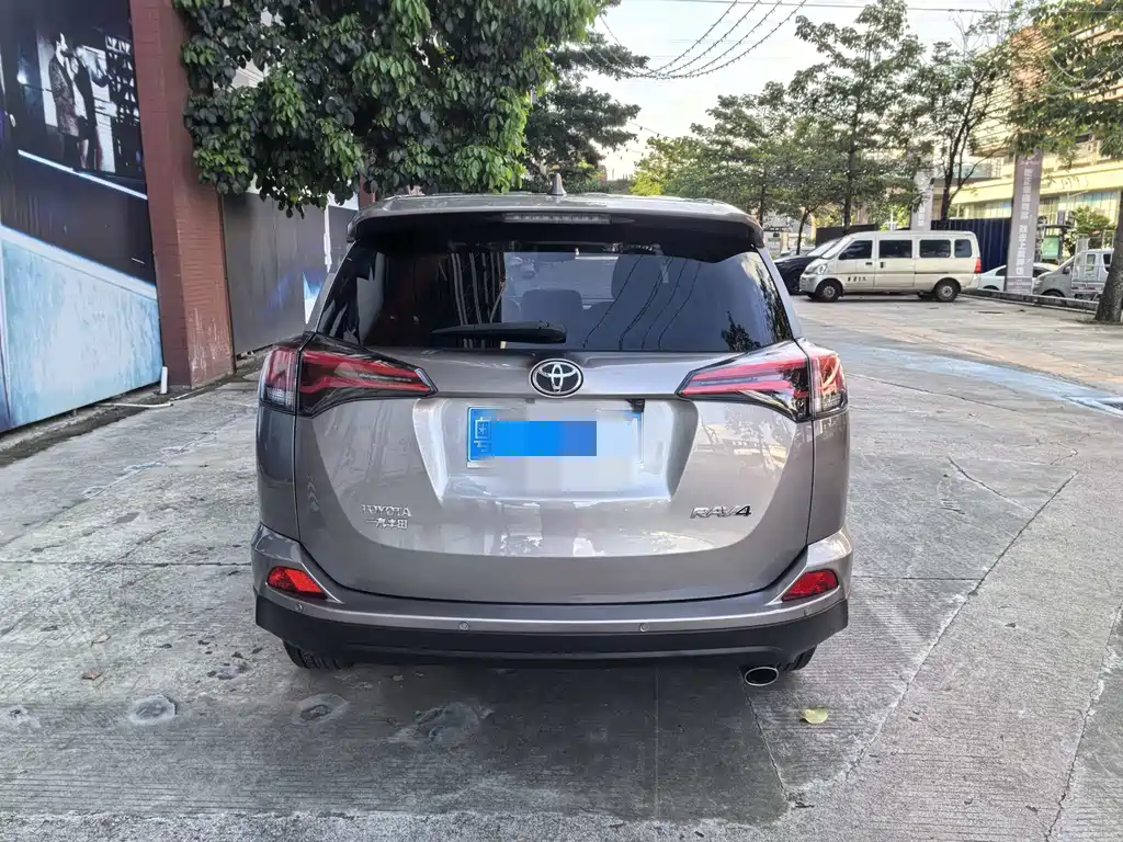 Toyota RAV4 2019 — фото 6