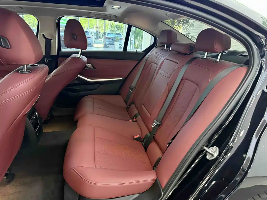 BMW 3 Series 2023 — фото 18