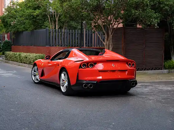 Ferrari 812 2021
