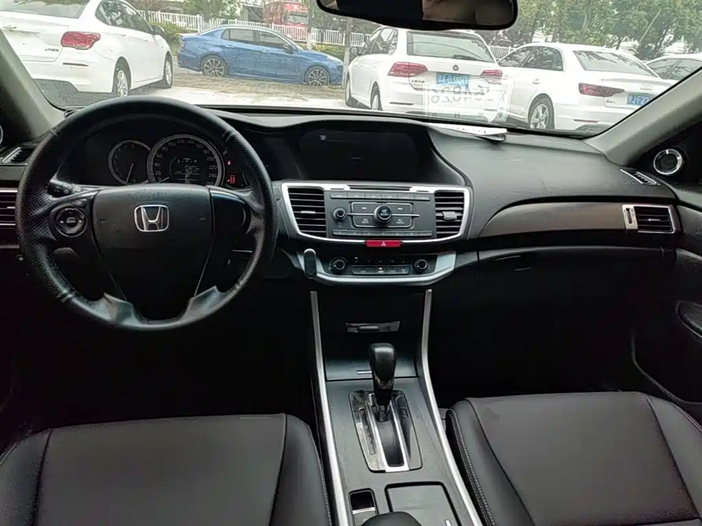 Honda Accord 2015 — фото 10