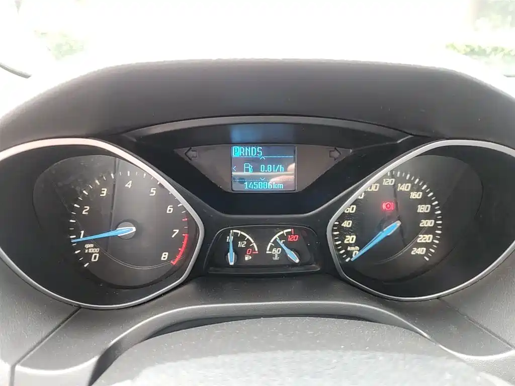 Ford Focus 2015 — фото 12