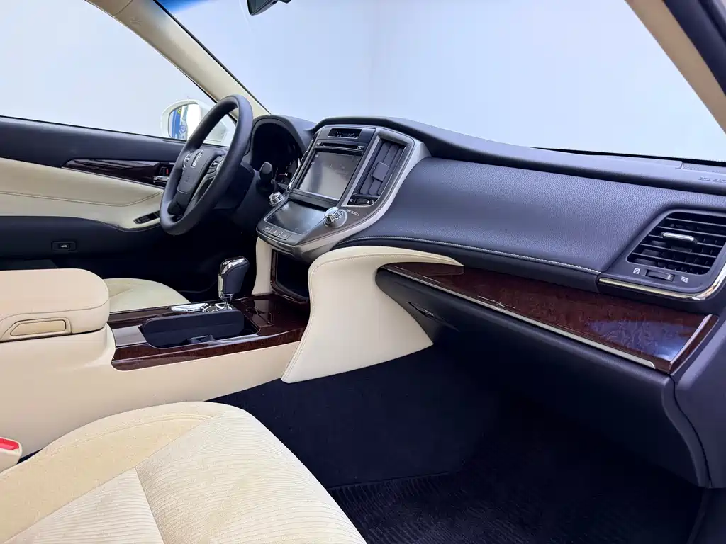 Toyota Crown 2018 — фото 15
