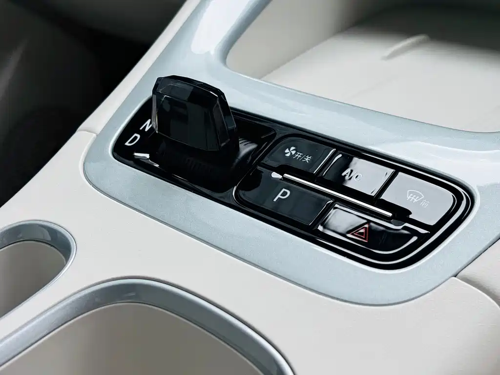 Geely Galaxy Starwish 2025 — фото 17