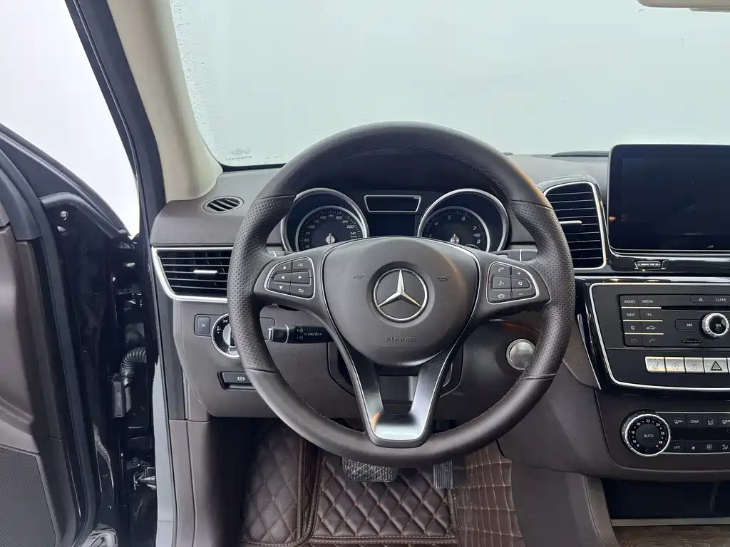 Mercedes-Benz GLE 2017 — фото 22